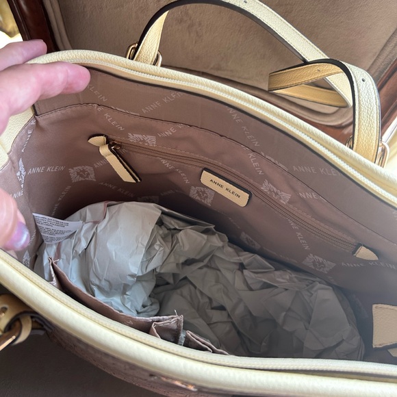 NWT Anne Klein Tan and Cream Cork Tote Bag with Card Holder - Picture 4 of 5